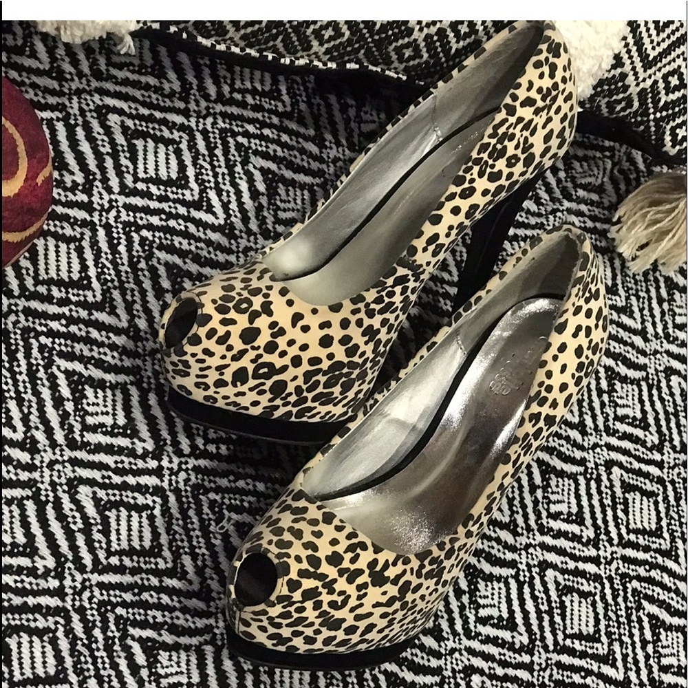 🔥Charlotte Russe Leopard Print Peep Toe Platform Pumps Shoes Heels